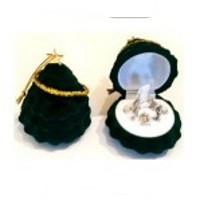 {
  "text": "nativity set velvet – pine tree"
}