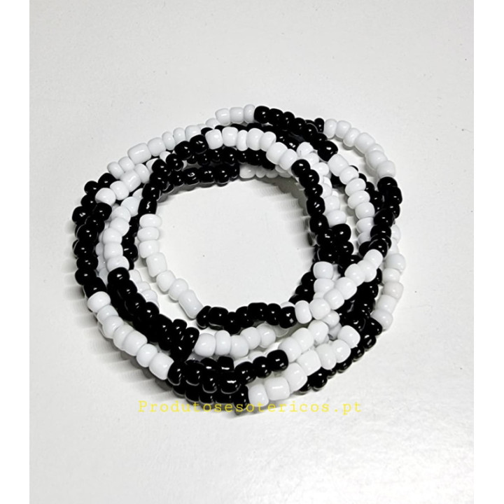 {
  "text": "Black and White Missangão Guide"
}