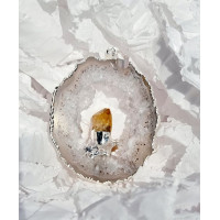 {
  "name": "Geode Pendant with Agate/Citrine"
}