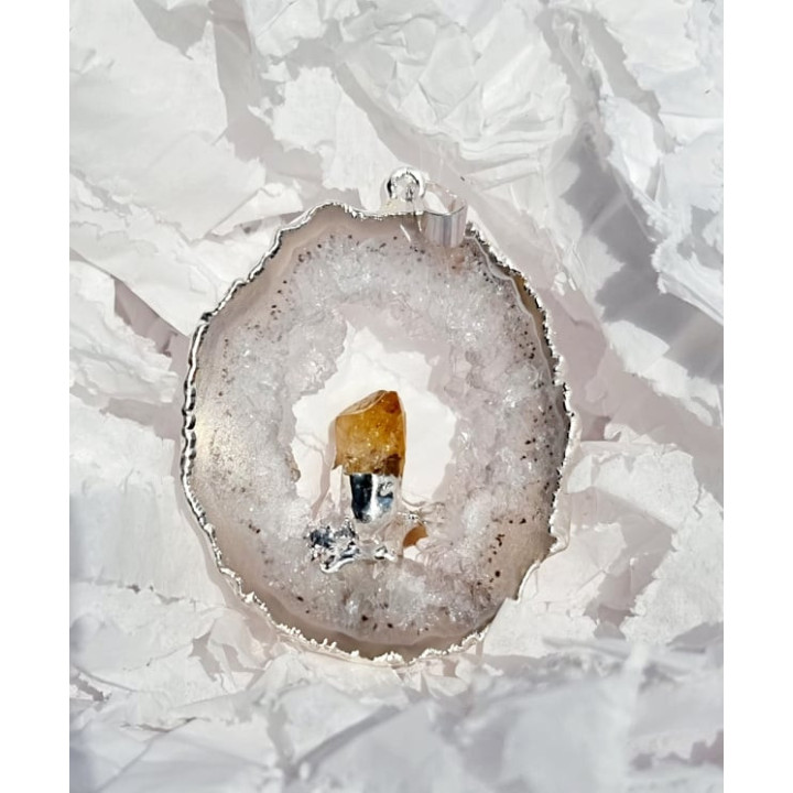 {
  "name": "Geode Pendant with Agate/Citrine"
}