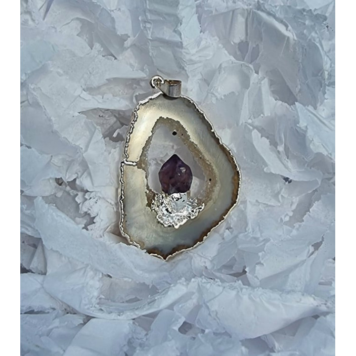 {
  "name": "GEODE PENDANT OF AGATE/AMETHYST"
}
