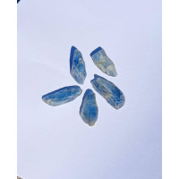 {
  "name": "blue kyanite – saint michael sword 2/3cm"
}